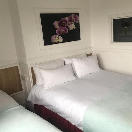Oyo Maggie Jones Guest House Cardiff Kültér fotó